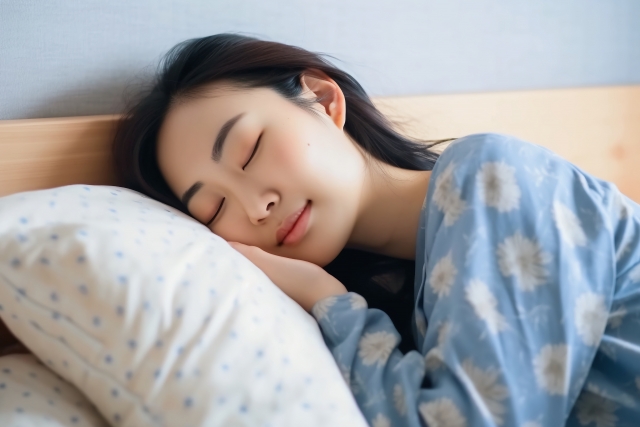 眠ている女性